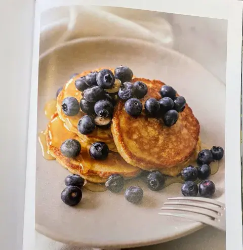 Pancakes de avena y arándanos, de Juliana Awada. Pancakes de avena y arándanos, de Juliana Awada.