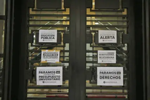 La UBA se plegó al paro universitario. La UBA se plegó al paro universitario.