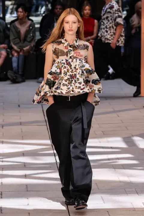 Desfile de Sacai, primavera/verano 2025 Desfile de Sacai, primavera/verano 2025