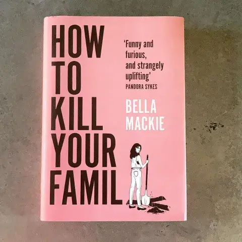Portada del libro Cómo matar a tu familia. Portada del libro Cómo matar a tu familia.