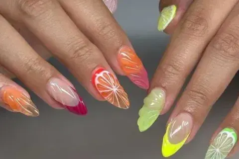 Este diseño bien power combina varias tendencias: tonos neon, francesitas de colores y detalles 3D transpante. - Este diseño bien power combina varias tendencias: tonos neon, francesitas de colores y detalles 3D transpante. -