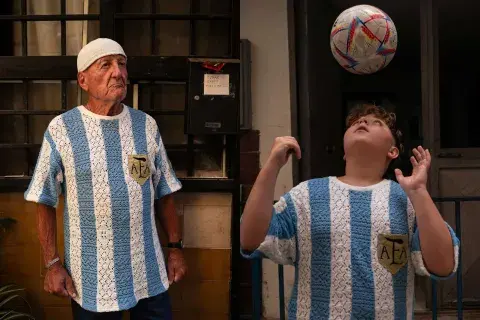 Los fanáticos del fútbol y, tal vez, algunos apasionados del mundo de la moda se hicieron eco ni bien conocieron la noticia Los fanáticos del fútbol y, tal vez, algunos apasionados del mundo de la moda se hicieron eco ni bien conocieron la noticia