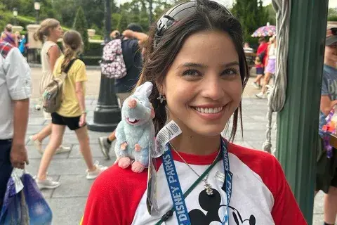 Emilia Mernes y Duki disfrutaron de unas merecidas vacaciones luego de unos meses de estar de gira cada uno con sus respectivas carreras Emilia Mernes y Duki disfrutaron de unas merecidas vacaciones luego de unos meses de estar de gira cada uno con sus respectivas carreras