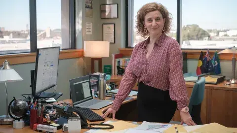 Primera imagen oficial de la versión australiana de The Office. Primera imagen oficial de la versión australiana de The Office.