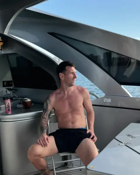 Las fotos íntimas del viaje en barco de Antonela Roccuzzo, Lionel Messi y sus hijos Las fotos íntimas del viaje en barco de Antonela Roccuzzo, Lionel Messi y sus hijos