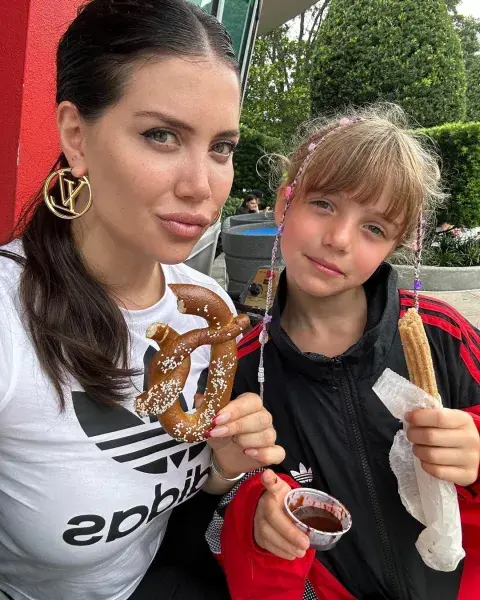 Wanda Nara de vacaciones en Disney junto a sus hijas. Wanda Nara de vacaciones en Disney junto a sus hijas.