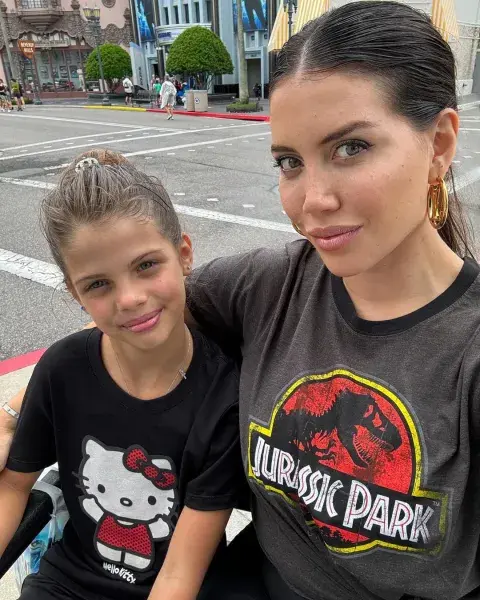Wanda Nara de vacaciones en Disney junto a sus hijas. Wanda Nara de vacaciones en Disney junto a sus hijas.