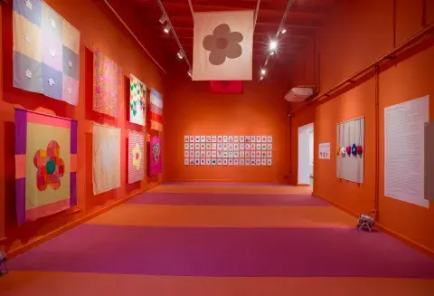 Así es la exposición: textiles y bocetos icónicos de Agatha Ruiz de la Pada. Así es la exposición: textiles y bocetos icónicos de Agatha Ruiz de la Pada.