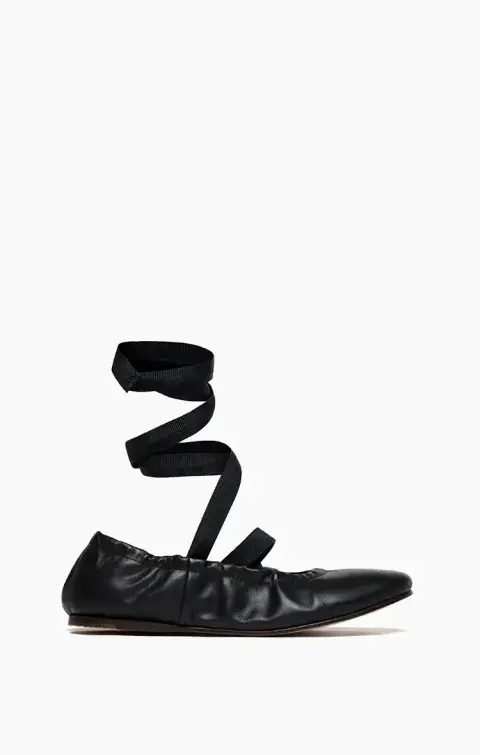 Foto de unos zapatos ballerina. Foto de unos zapatos ballerina.