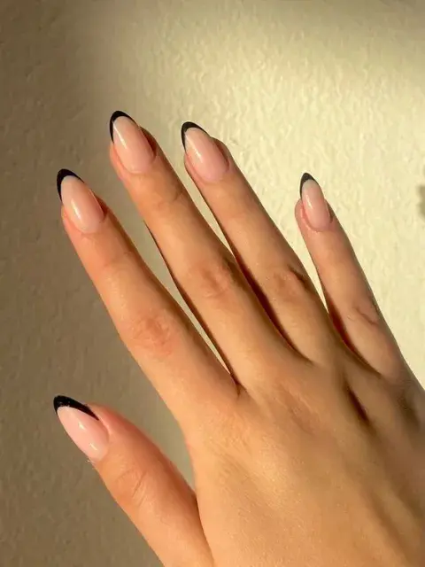 Uñas en color negro Uñas en color negro