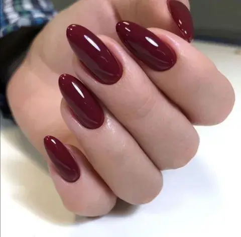 Uñas de color rojo Uñas de color rojo