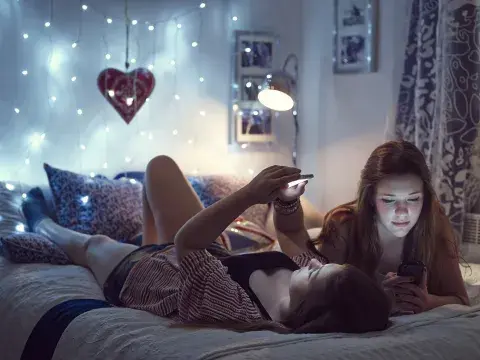 En la adolescencia el cerebro aún no está formado por completo y por eso asumen riesgos sin medir consecuencias. En la adolescencia el cerebro aún no está formado por completo y por eso asumen riesgos sin medir consecuencias.