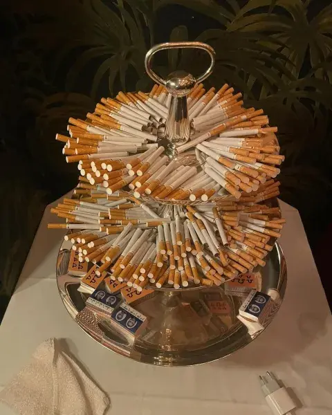 Foto del cumpleaños de Rosalía en París. Foto del cumpleaños de Rosalía en París.