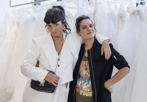 Griselda siciliani con un look sastrero en color blanco en el rodaje de la serie Envidiosa, en Netflix Griselda siciliani con un look sastrero en color blanco en el rodaje de la serie Envidiosa, en Netflix