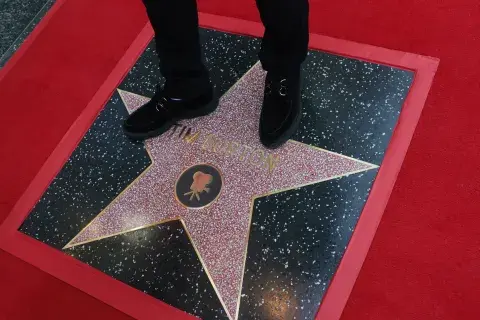 La estrella de Tim Burton en el Paseo de la Fama de Hollywood. La estrella de Tim Burton en el Paseo de la Fama de Hollywood.