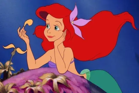 La obra producida originalmente por Disney Theatrical Group está basada en el clásico animado de Disney y el cuento de Hans Christian Andersen La obra producida originalmente por Disney Theatrical Group está basada en el clásico animado de Disney y el cuento de Hans Christian Andersen