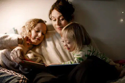 Leer todas las noches es una gran herramienta para criar chicas y chicos lectores Leer todas las noches es una gran herramienta para criar chicas y chicos lectores