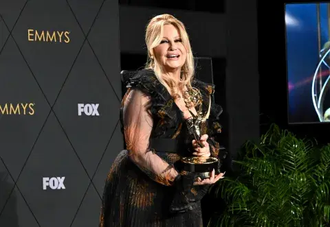 Foto de Jennifer Coolidge en los Premios Emmy. Foto de Jennifer Coolidge en los Premios Emmy.