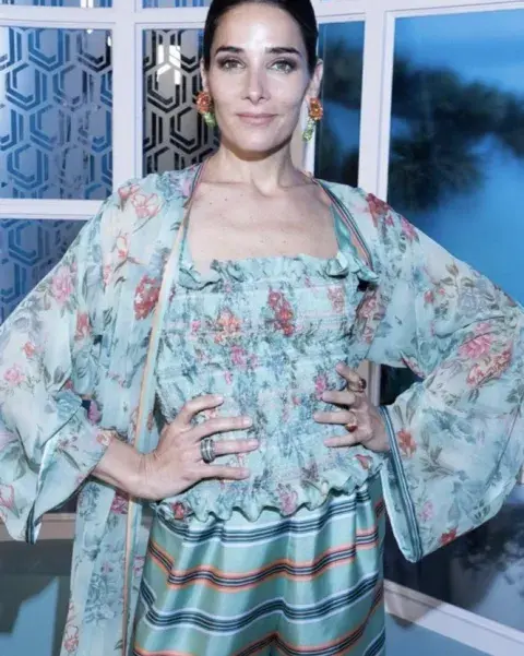 Juana Viale con un vestido estampado. Juana Viale con un vestido estampado.