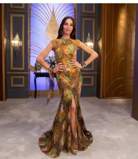 Juana Viale con un vestido estampado. Juana Viale con un vestido estampado.