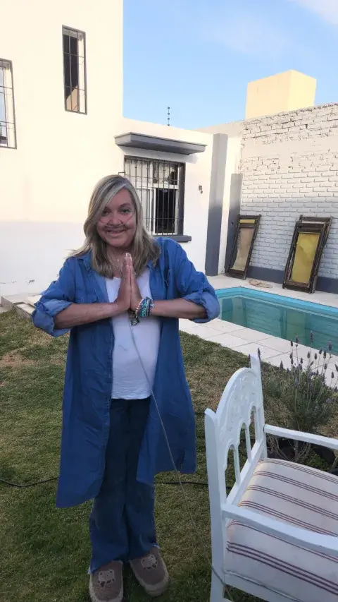 Julia decidió dejar de intervenir su cuerpo con quimioterapia; piensa permanecer en este plano hasta que su corazón y Dios quieran. Julia decidió dejar de intervenir su cuerpo con quimioterapia; piensa permanecer en este plano hasta que su corazón y Dios quieran.