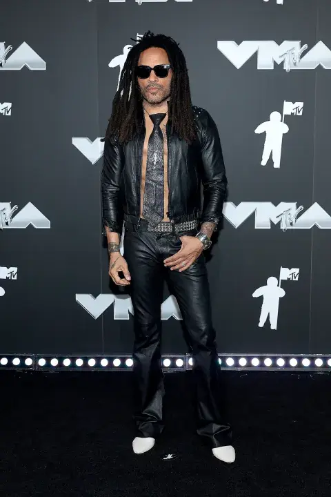 Lenny Kravitz en la alfombra roja de los MTV VMAs 2024. Lenny Kravitz en la alfombra roja de los MTV VMAs 2024.