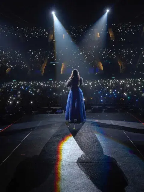 Florencia Bertotti se presentó en el Movistar Arena con Flor Bertotti En Concierto, un show único que es un éxito indiscutido en el que hace un repaso por algunas de las canciones más conocidas de Floricienta Florencia Bertotti se presentó en el Movistar Arena con Flor Bertotti En Concierto, un show único que es un éxito indiscutido en el que hace un repaso por algunas de las canciones más conocidas de Floricienta