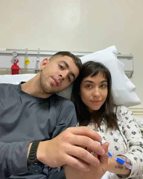 Foto de J Rei y María Becerra en la clínica en la que se encuentra internada. Foto de J Rei y María Becerra en la clínica en la que se encuentra internada.