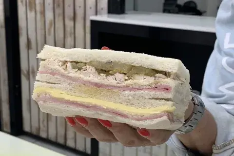Preparate para disfrutar de este pan de sándwich de miga que, en realidad, es de arroz Preparate para disfrutar de este pan de sándwich de miga que, en realidad, es de arroz
