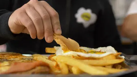 La milanesa “la insoslayable” del Círculo Urquiza es un plato especial de buffet que no decepciona La milanesa “la insoslayable” del Círculo Urquiza es un plato especial de buffet que no decepciona