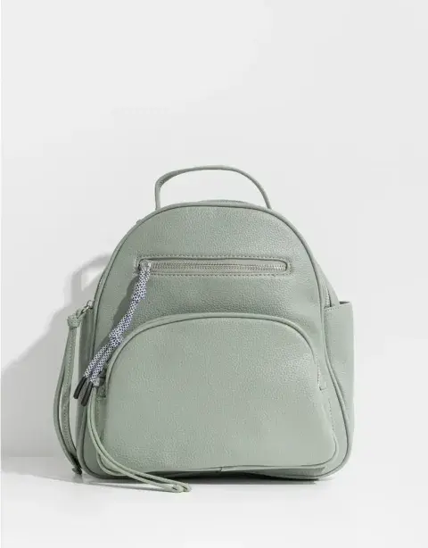 Foto de una mochila elegante. Foto de una mochila elegante.
