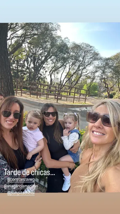 Foto de Pampita con amigas. Foto de Pampita con amigas.