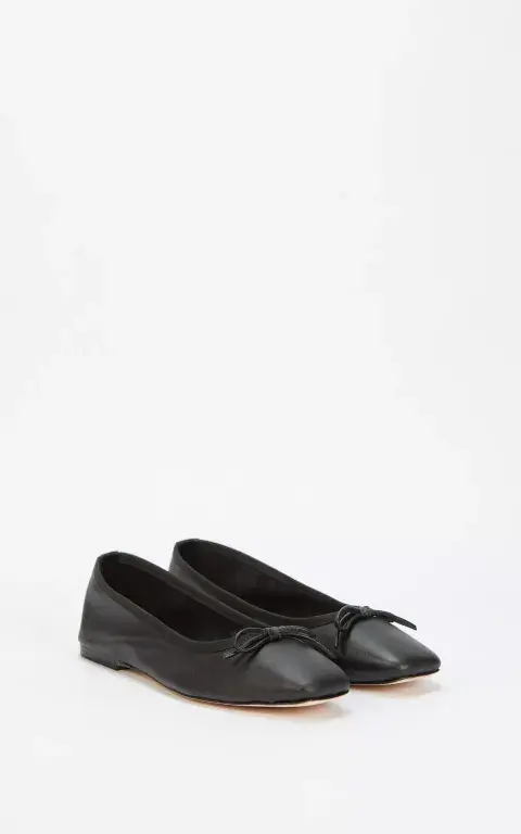Foto de un par de ballerinas. Foto de un par de ballerinas.