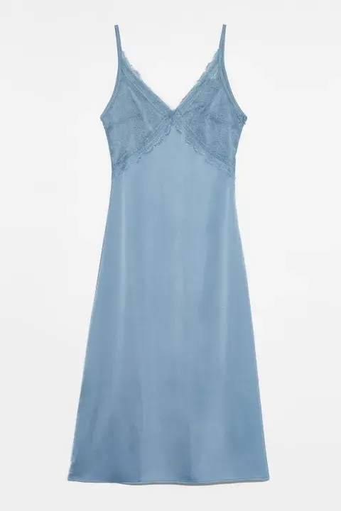 Foto de un vestido lencero. Foto de un vestido lencero.