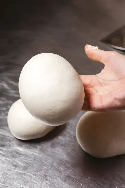 Masa de pizza napolitana. Masa de pizza napolitana.