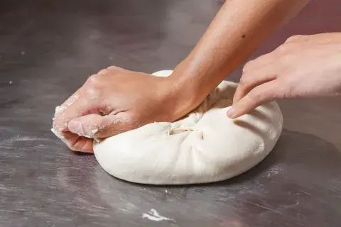 Masa de pizza napolitana. Masa de pizza napolitana.