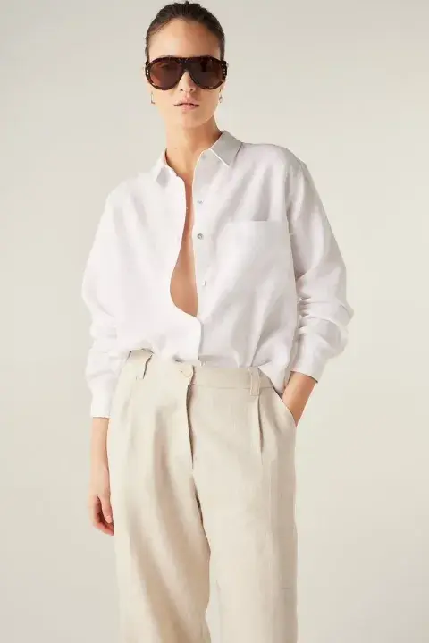 Foto de una modelo con ropa de primavera. Foto de una modelo con ropa de primavera.