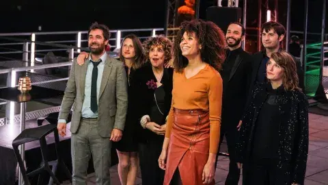Imagen de la serie Ten Percent. Imagen de la serie Ten Percent.