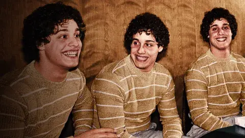 Three Identical Strangers, una de las películas que se van de Netflix en septiembre. Three Identical Strangers, una de las películas que se van de Netflix en septiembre.