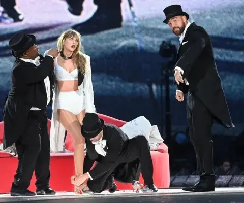 Foto de Travis Kelce participando en el show de Taylor Swift, en Londres. Foto de Travis Kelce participando en el show de Taylor Swift, en Londres.