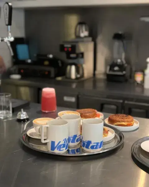 Podés tomar café al paso en Belgrano R. Podés tomar café al paso en Belgrano R.