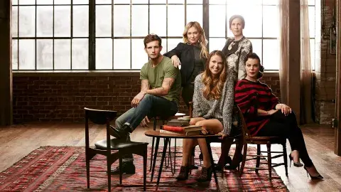 Imagen del elenco de la serie Younger. Imagen del elenco de la serie Younger.