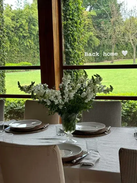 Juliana Awada publicó una foto de su mesa familiar Juliana Awada publicó una foto de su mesa familiar