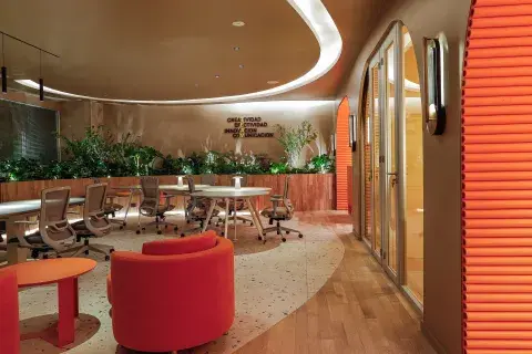 El Coworking del Estudio PQR junto a Grupo (a)2 sorprende con el color y la innovación del mobiliario El Coworking del Estudio PQR junto a Grupo (a)2 sorprende con el color y la innovación del mobiliario