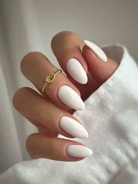 Uñas en color blanco 