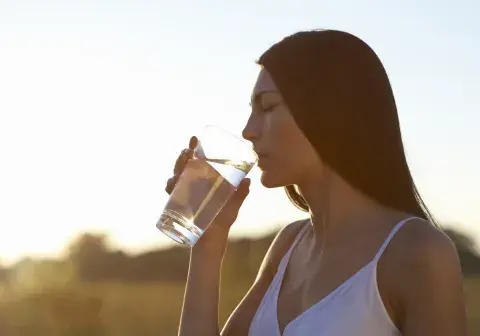 Podés sentirte mareada y fatigada por falta de ingesta de agua. Podés sentirte mareada y fatigada por falta de ingesta de agua.