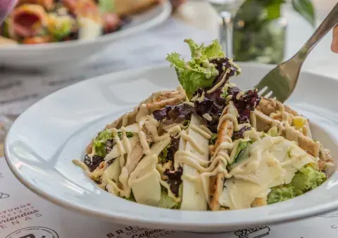 Ensalada César: dónde probar versiones originales en restaurantes de Buenos Aires Ensalada César: dónde probar versiones originales en restaurantes de Buenos Aires