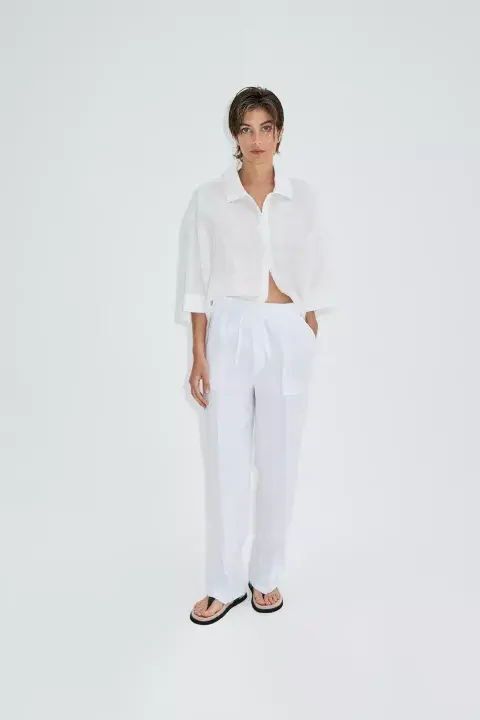 Fotos de las prendas de la colección de Juliana Awada Verano 2025. Fotos de las prendas de la colección de Juliana Awada Verano 2025.