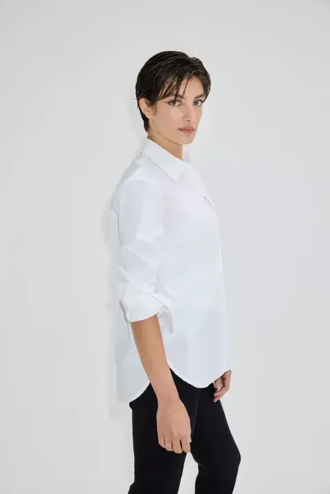Foto de la colección de Juliana Awada Verano 2025. Foto de la colección de Juliana Awada Verano 2025.