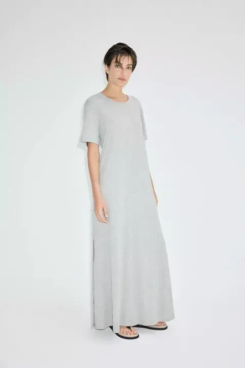 Foto de la colección de Juliana Awada Verano 2025. Foto de la colección de Juliana Awada Verano 2025.